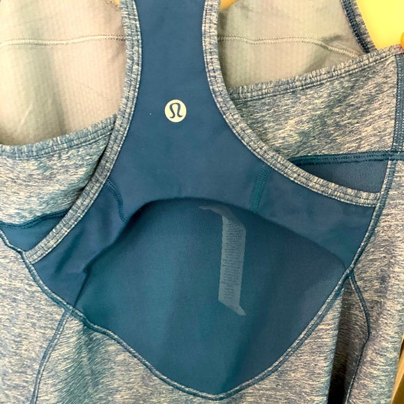 NWOT. Lululemon tank. Size 6. Never worn - Picture 5 of 6